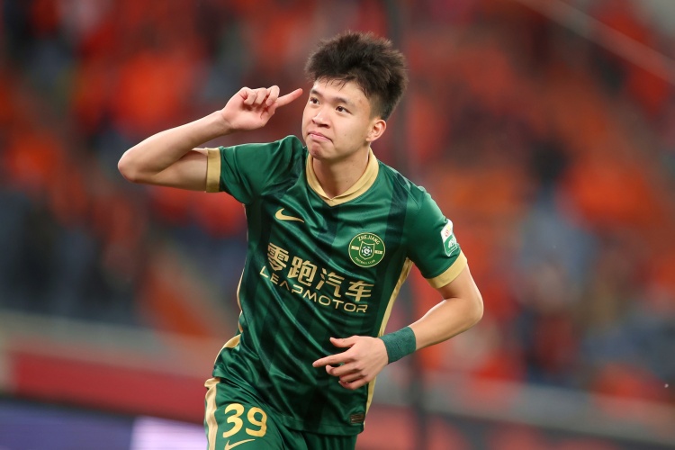 戴維森稱贊王鈺棟：他潛力很大，應該是有去歐洲踢球的能力