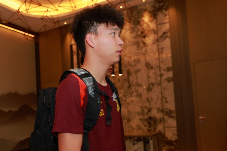 和剛才我直播時候分析的一樣印尼主攻右路，王鈺棟狀態不錯有機會