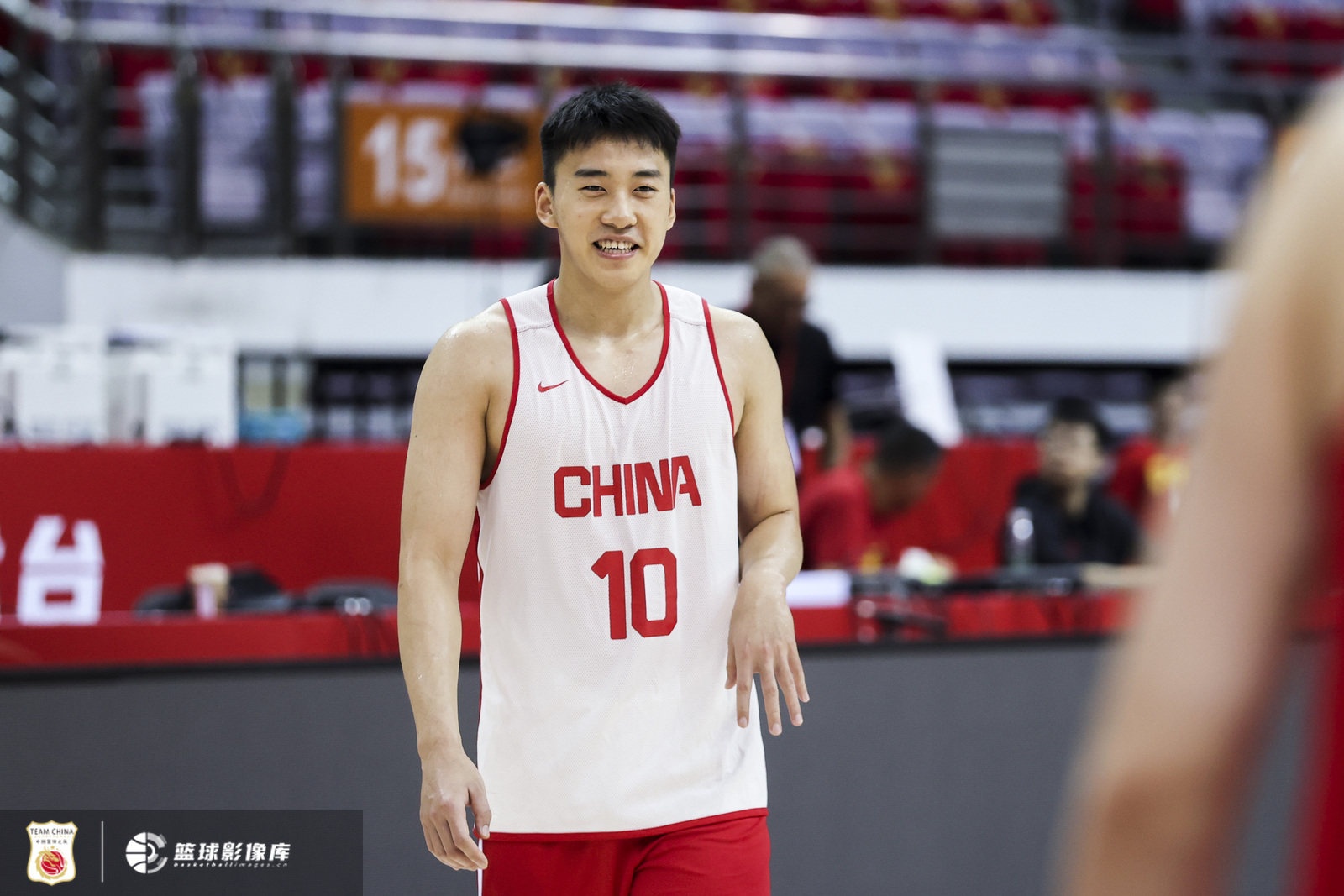 蘇群：王俊杰寶藏男孩兩次金雞獨立得分 中國隊實戰練兵破聯防