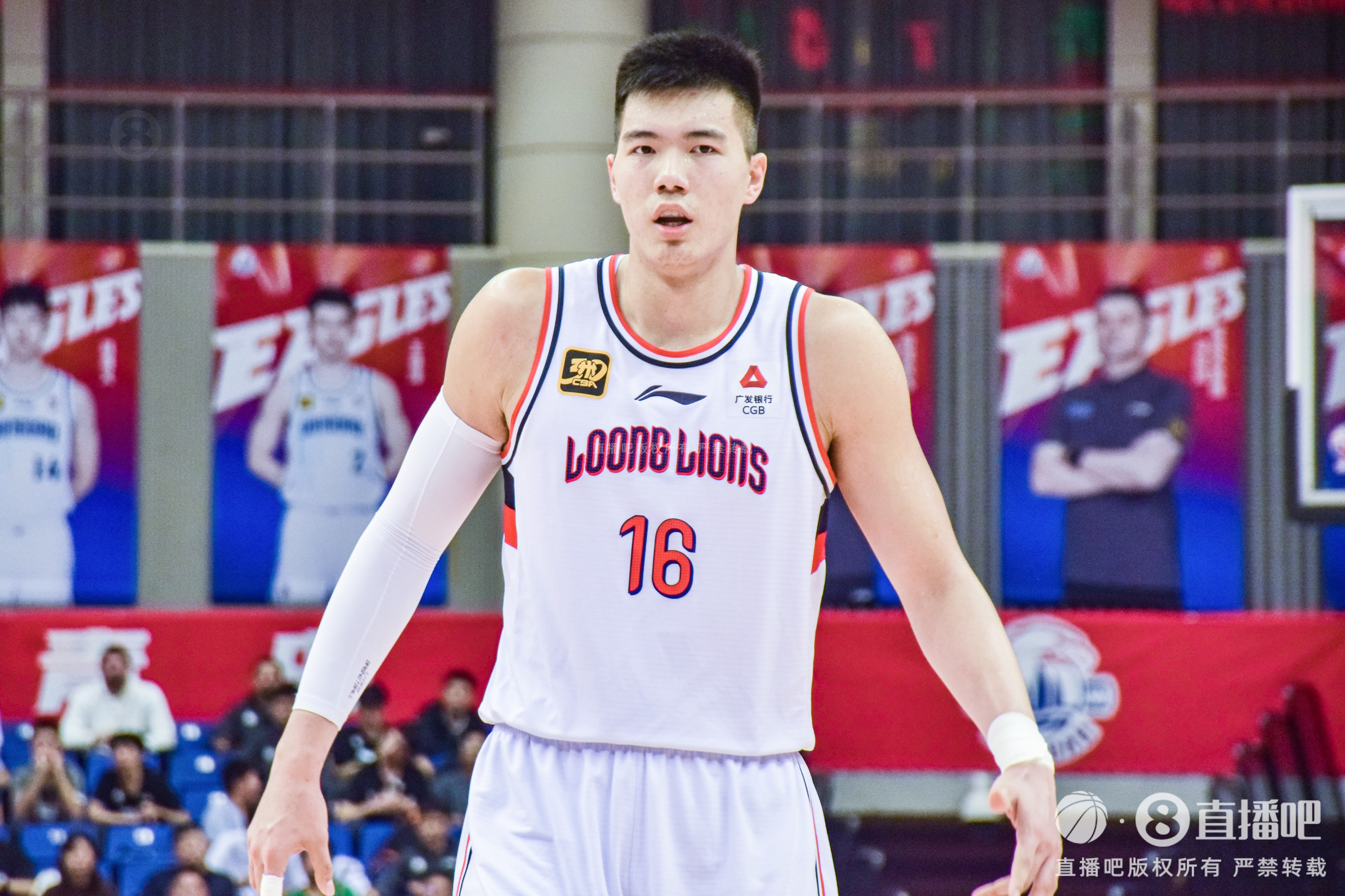 媒體人：廣東要么說服焦泊喬留隊 要么再交易他的所有權進行補強